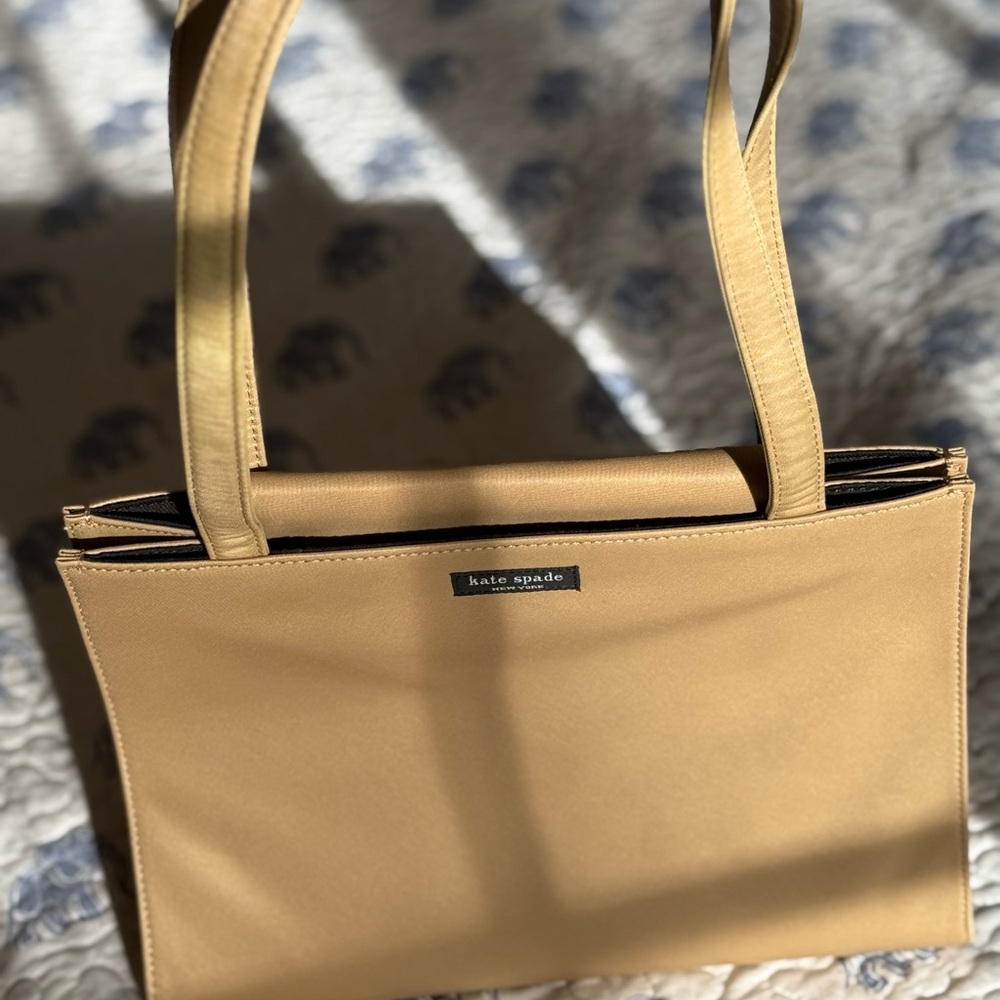 Kate Spade Tan Shoulder Bag with Sophisticated Design